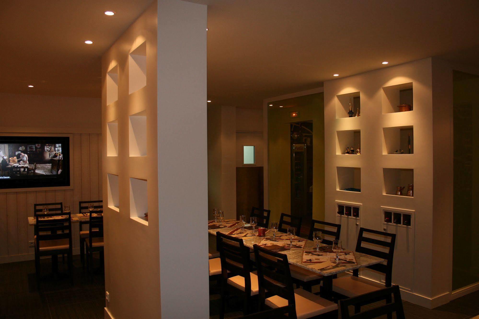 Hotel Restaurant Maison Blanche Rungis Kültér fotó