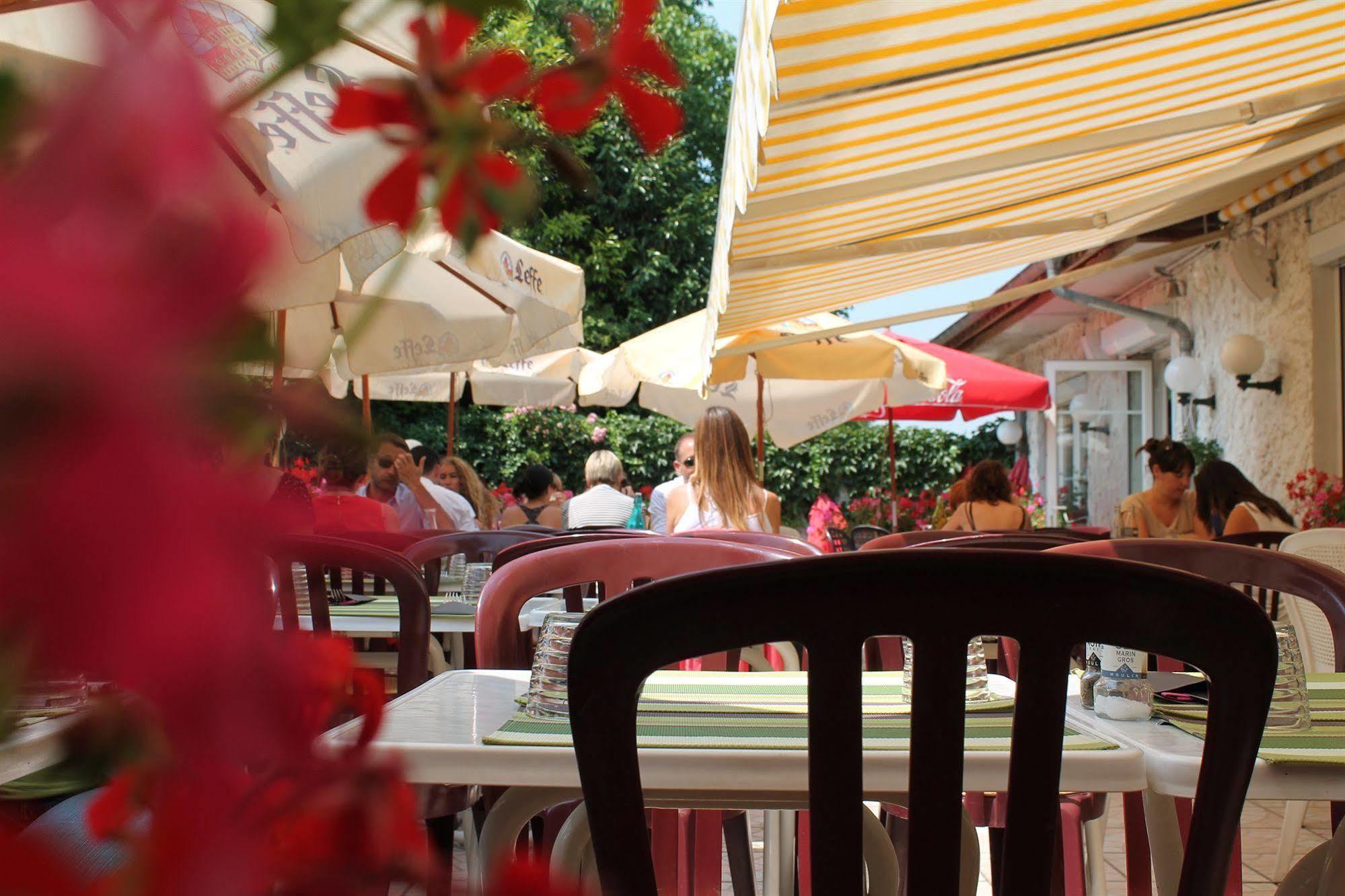 Hotel Restaurant Maison Blanche Rungis Kültér fotó