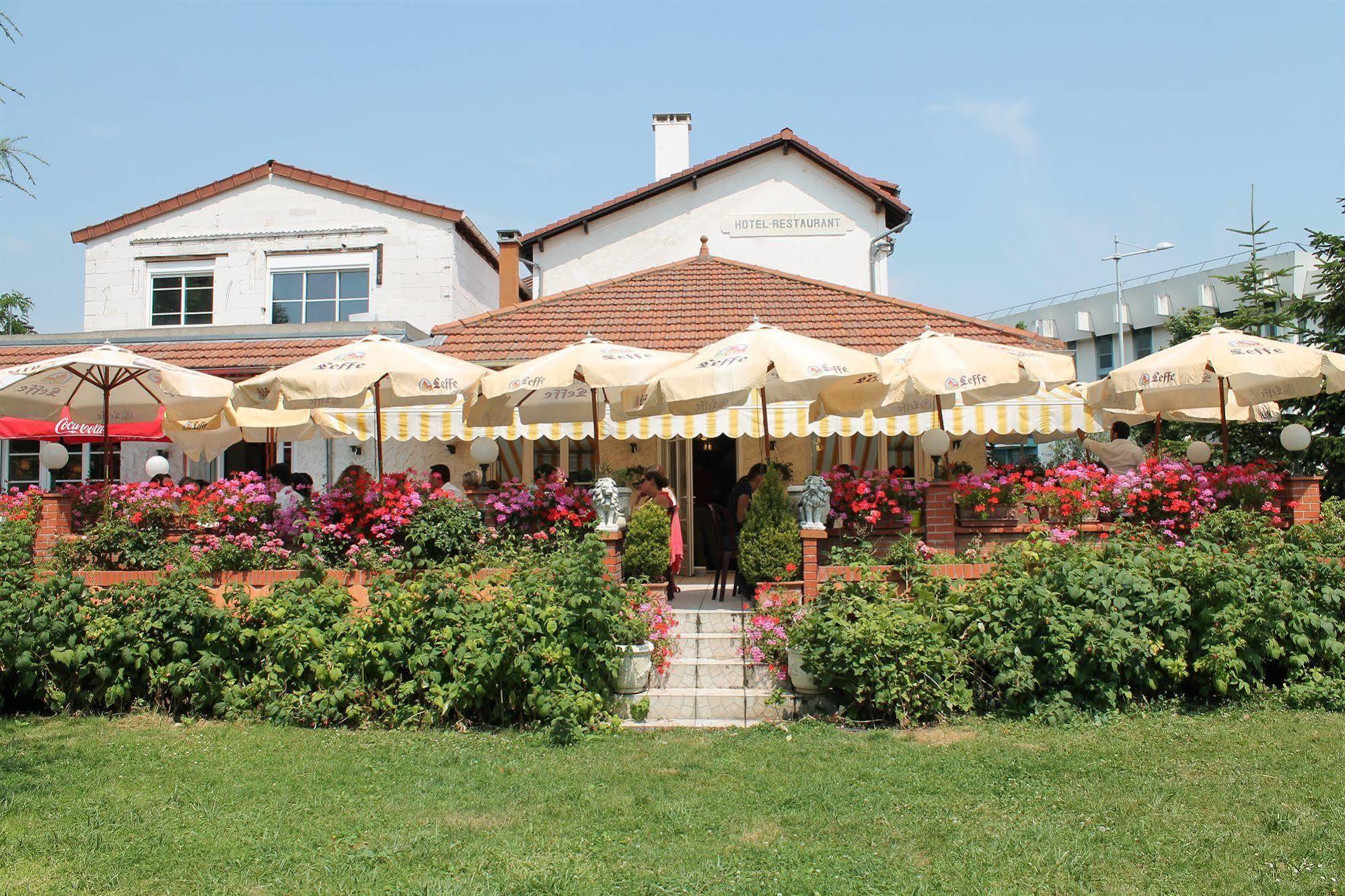Hotel Restaurant Maison Blanche Rungis Kültér fotó